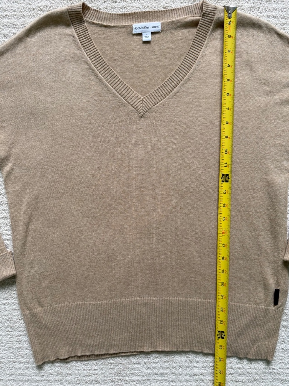 CALVIN KLEIN | V-Neck Oversized Tan Long Sleeve Sweater Sz M - Picture 4 of 5